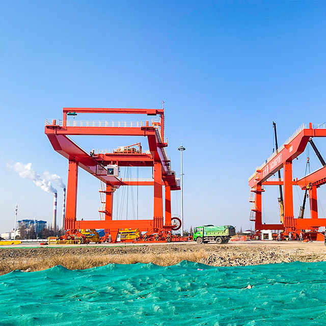 Rail-mounted container gantry cranes