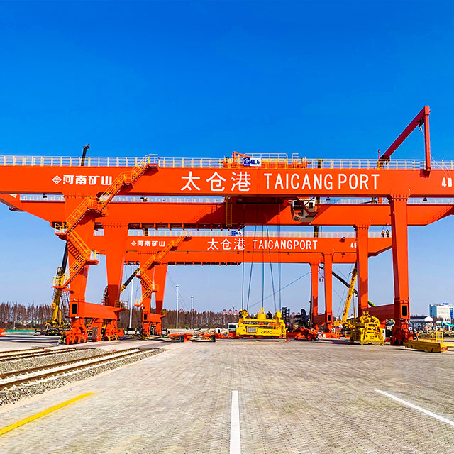 Rail-mounted container gantry cranes